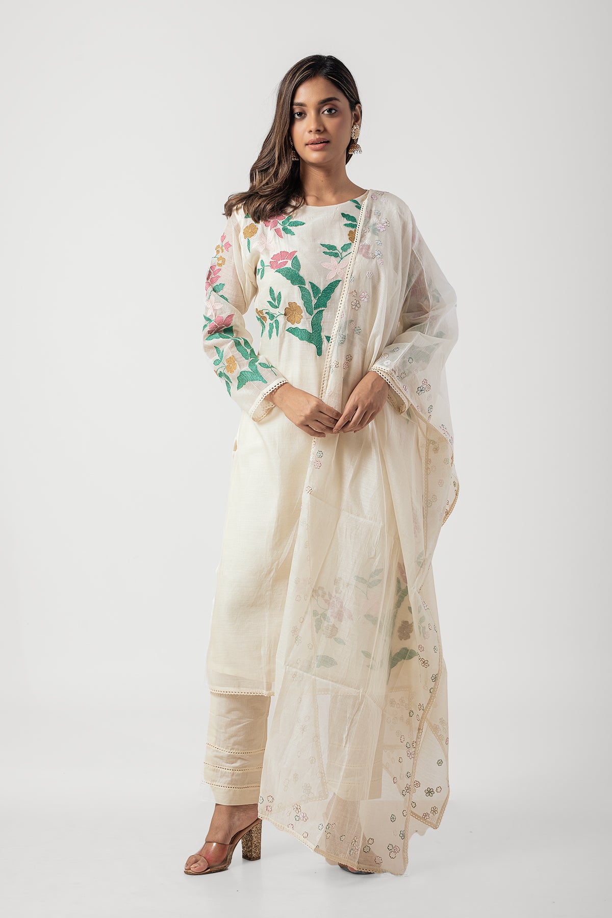 Off White Chanderi Kurta Set with Thread Embroidery