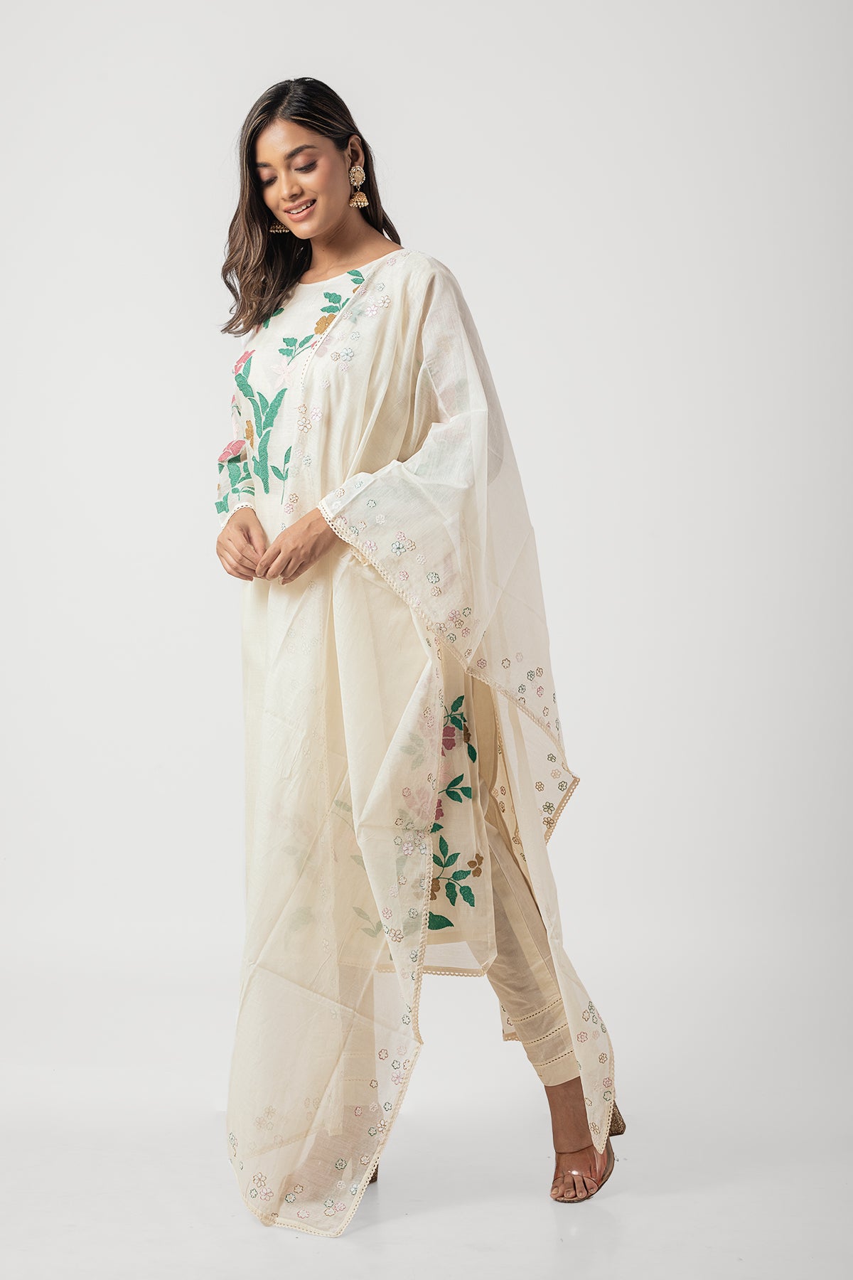 Off White Chanderi Kurta Set with Thread Embroidery