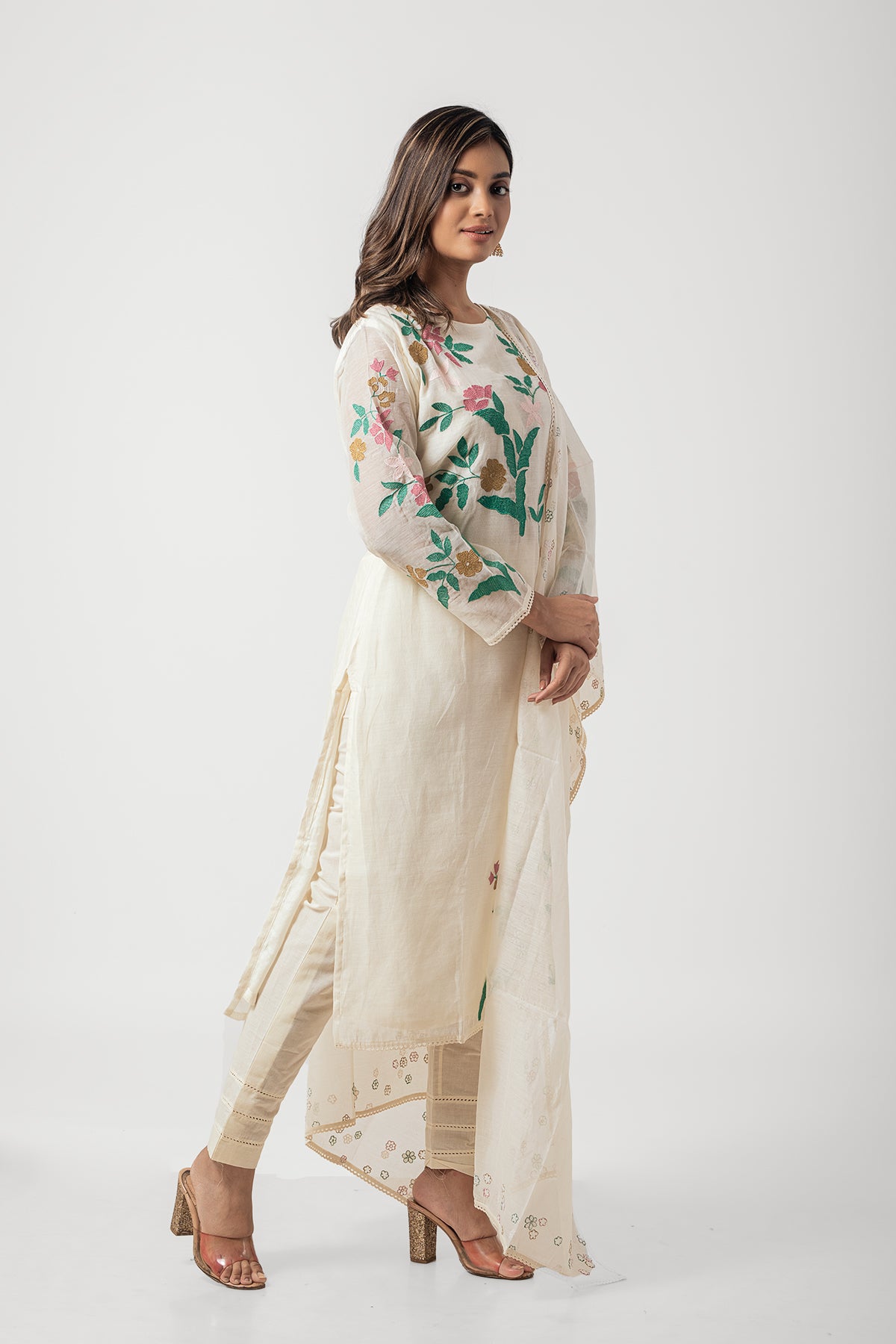 Off White Chanderi Kurta Set with Thread Embroidery