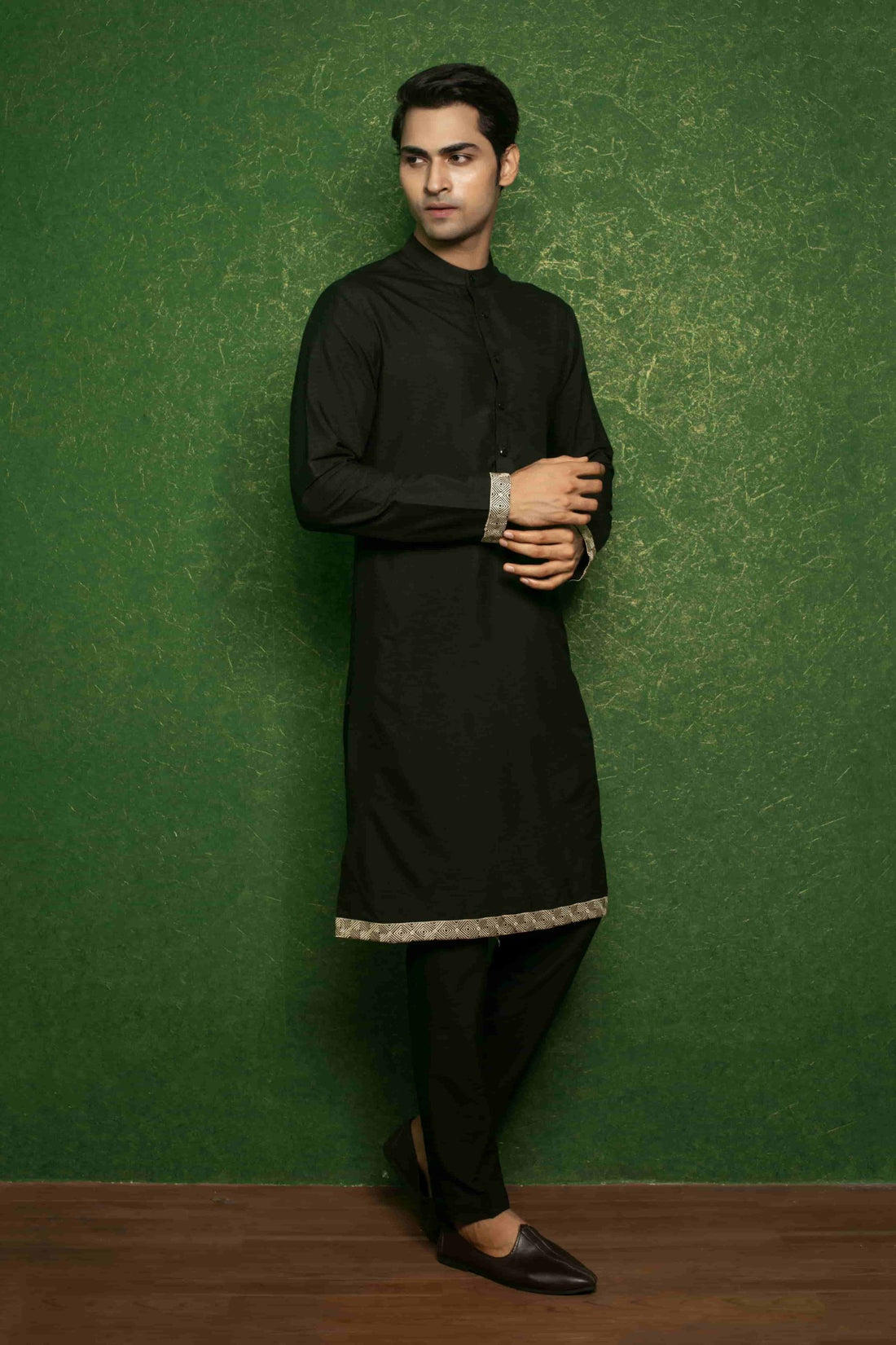 Stylish Contrast Border Ethnic Attire