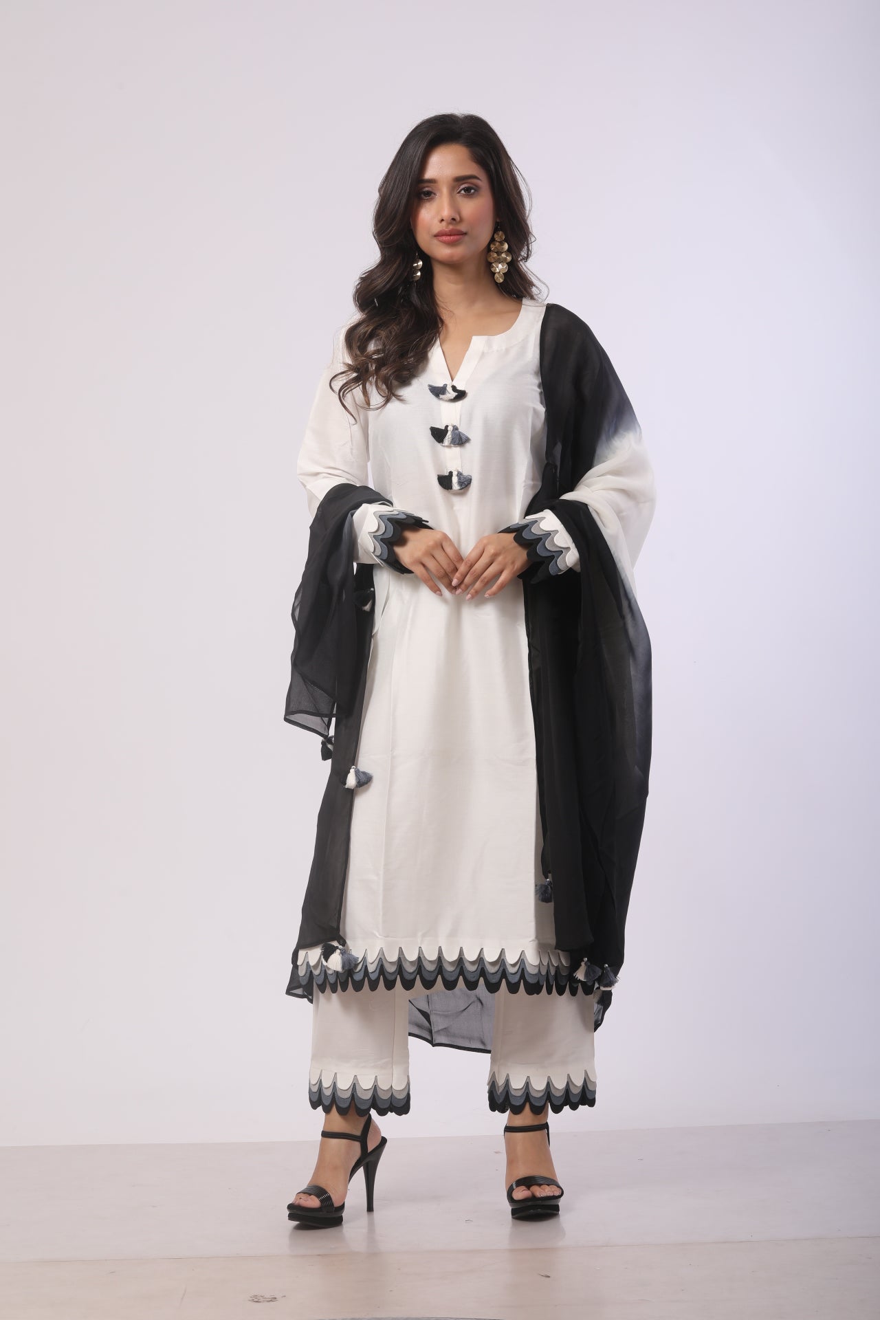 Off-White & Dark Grey Katan Silk Kurta Se