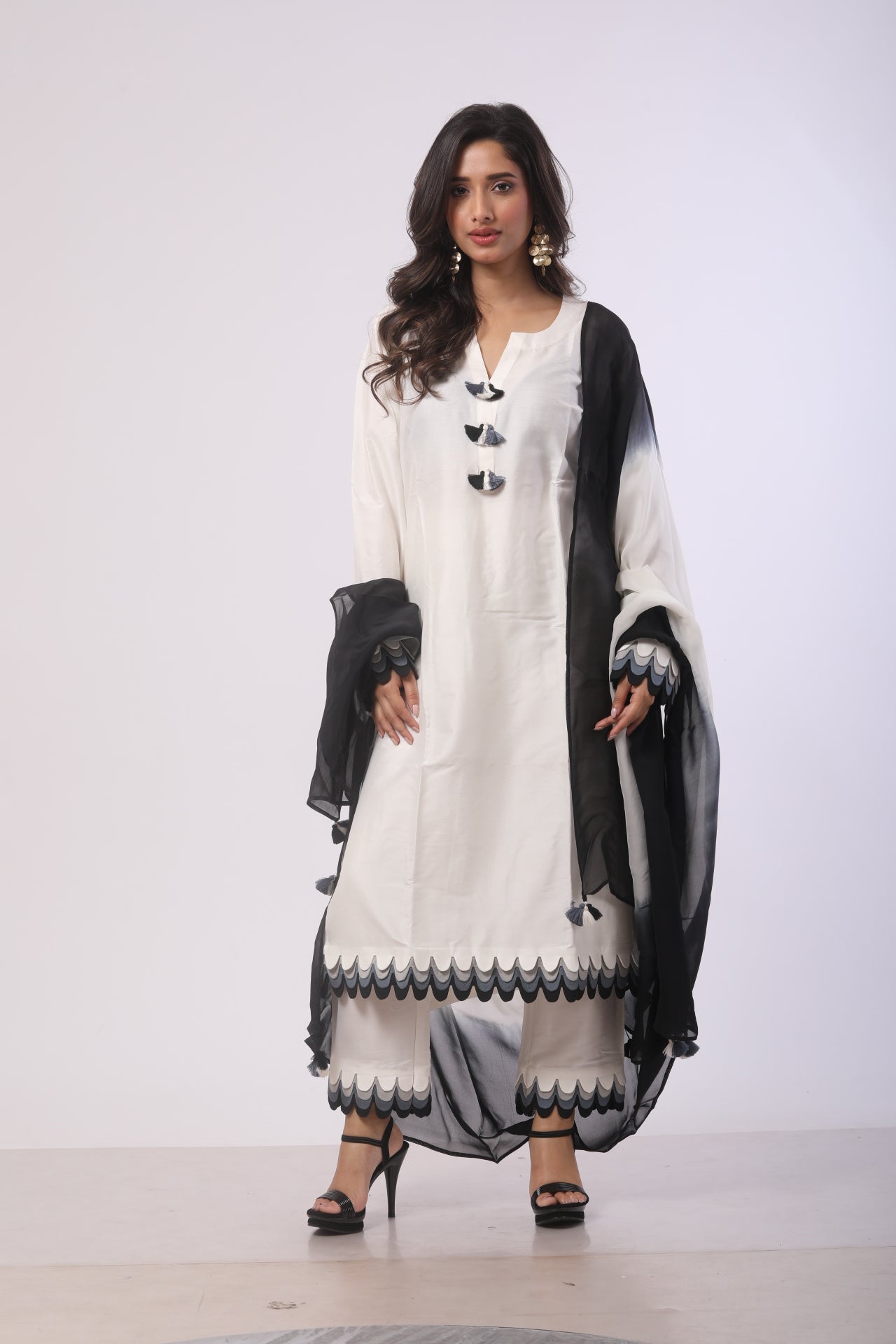 Off-White & Dark Grey Katan Silk Kurta Se