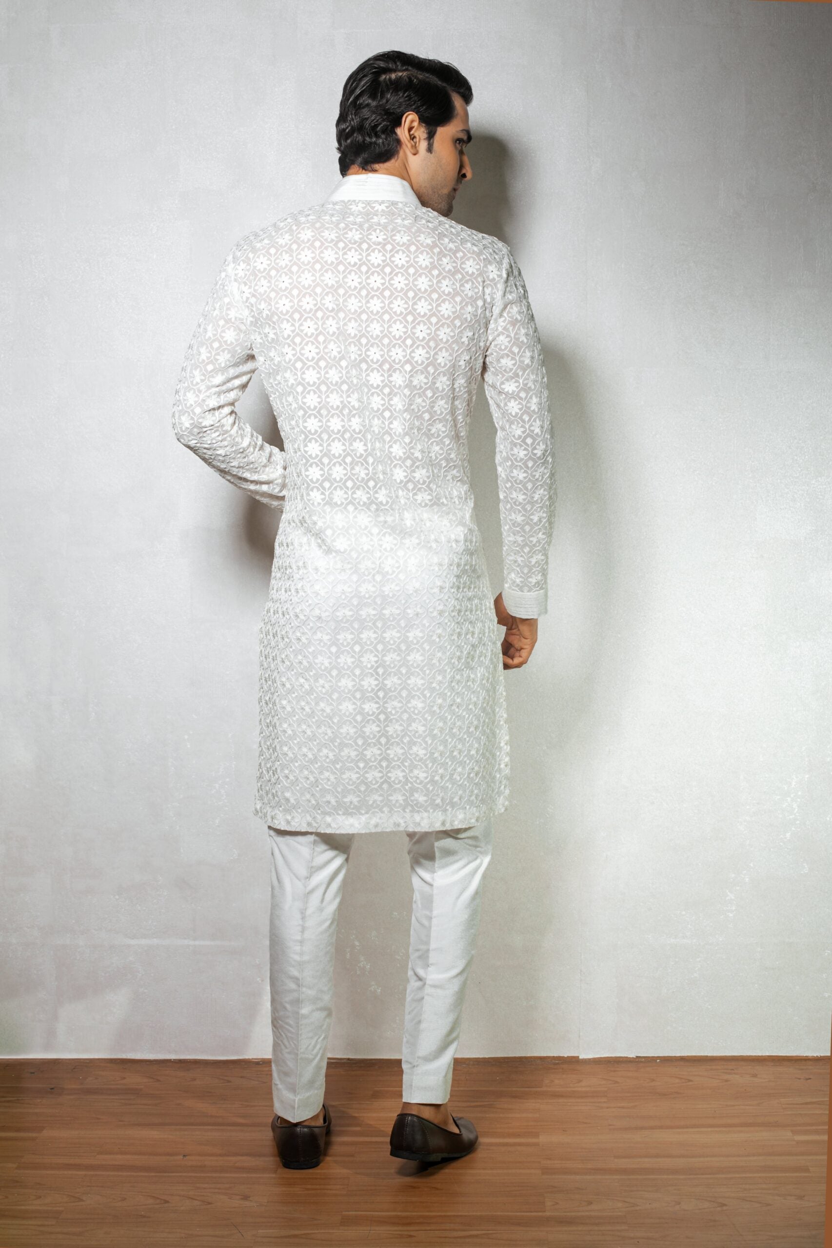 Chic Embroidered Kurta for Men