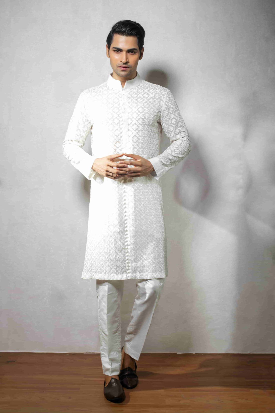 Elegant White Kurta Set Ensemble