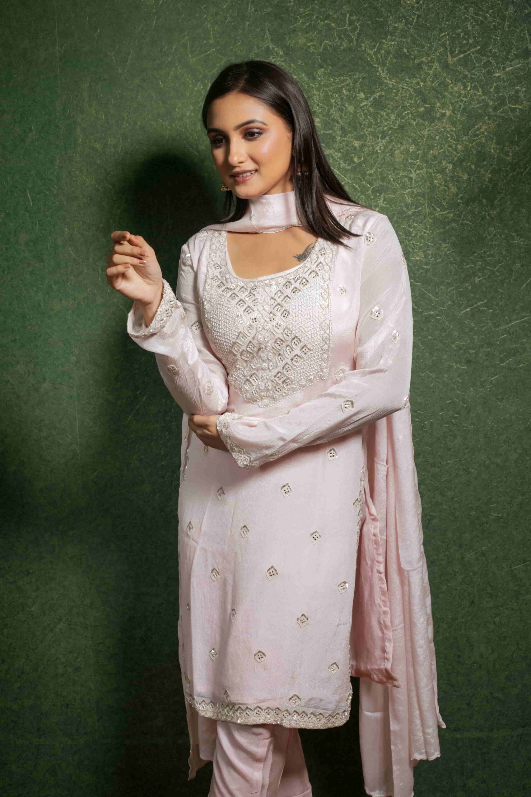 Fashionable Light Pink Embroidery Outfit